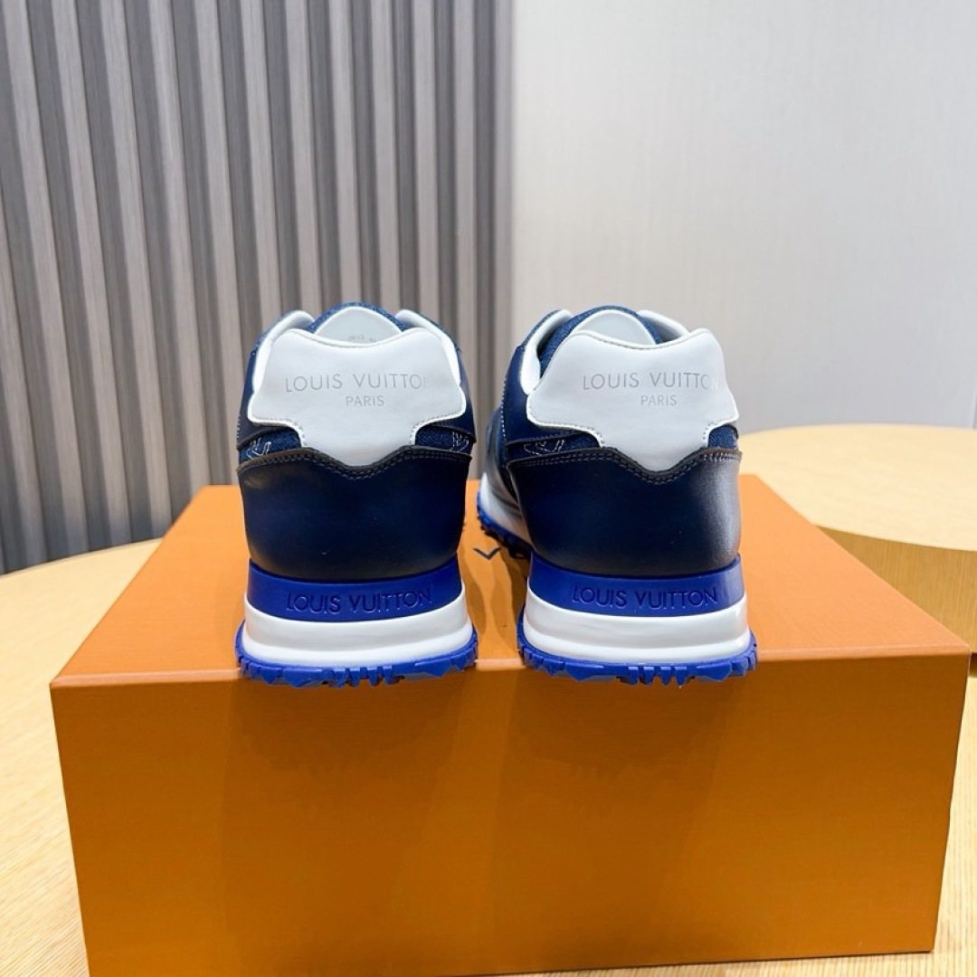 Louis Vuitton Monogram Low-Top Sneakers - Padded Collar And Textured Outsole